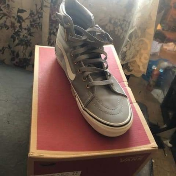 Gym Shoes - Picture 1 of 4